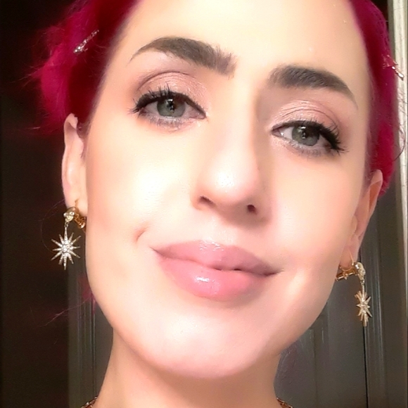 Meet your Posher, Jennifer - Picture 1 of 1